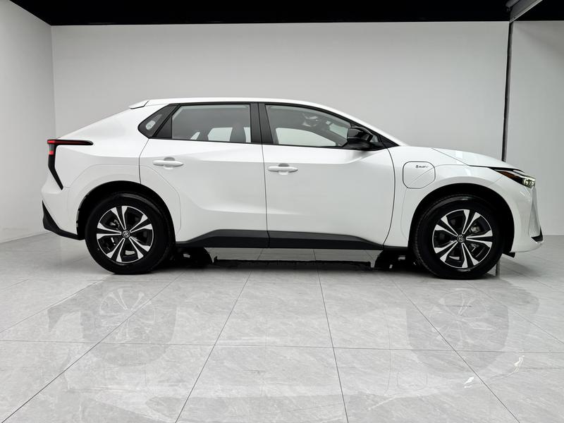 Toyota bZ4X Platinum, 2026 — фото 8 из 12
