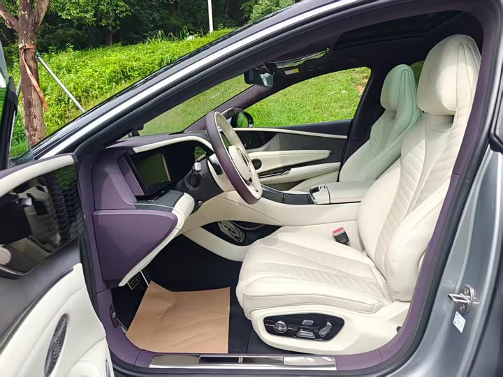 BYD Yangwang U7, 2025 — фото 6 из 9
