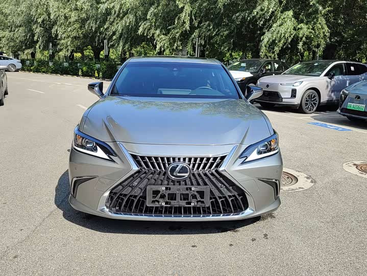 Lexus ES, 2024 — фото 2 из 9