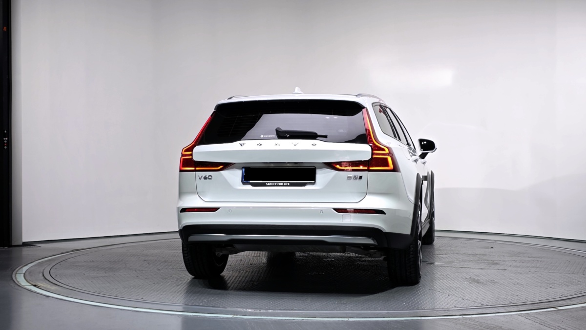 Volvo V60, 2023 — фото 4 из 12