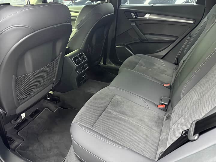 Audi Q5L Sportback, 2024 — фото 7 из 9