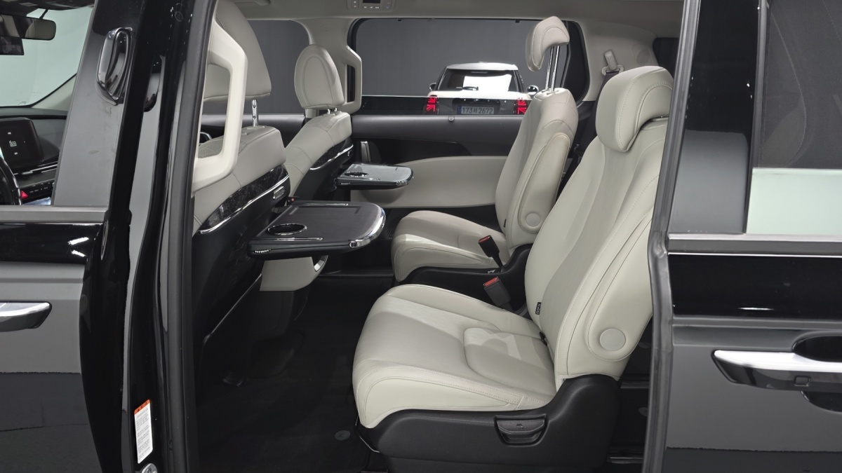 Kia Carnival, 2023 — фото 11 из 12