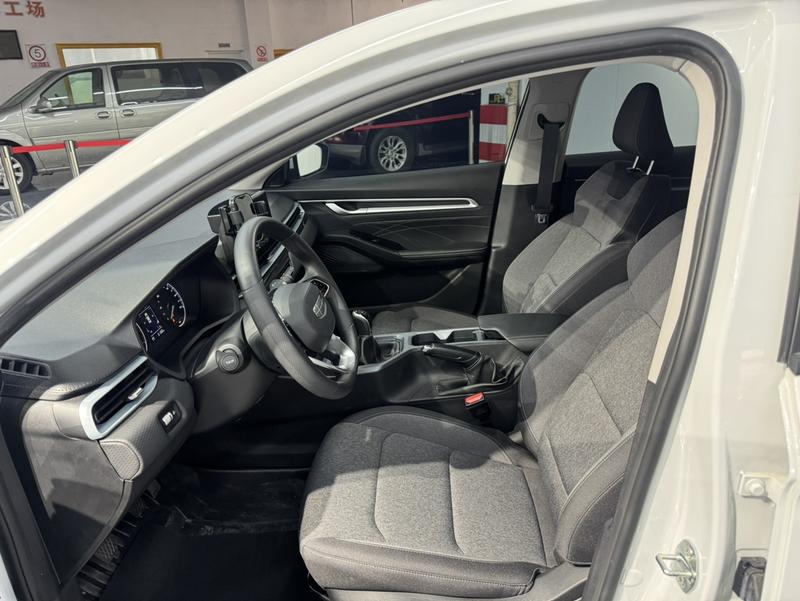Geely Emgrand, 2025 — фото 11 из 12