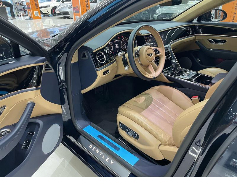 Bentley Flying Spur, 2022 — фото 9 из 12