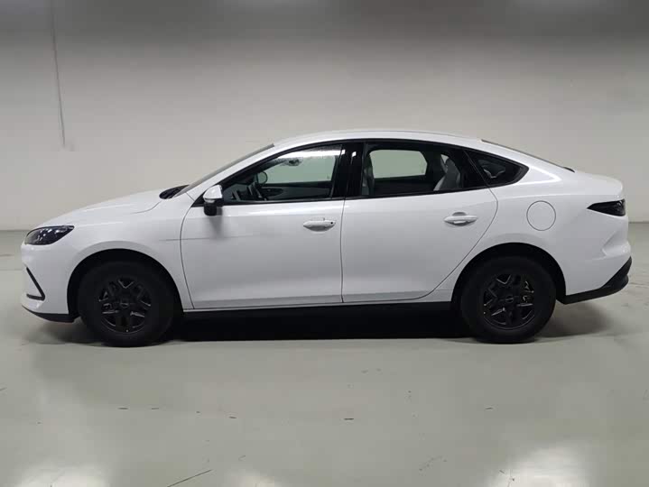 BYD Seal 05 DM-i Hybrid, 2025 — фото 8 из 9
