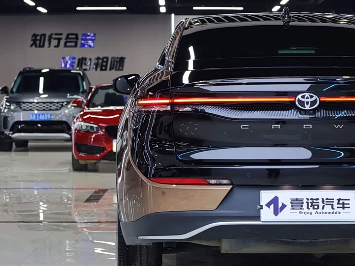 Toyota Crown SportCross, 2023 — фото 7 из 9