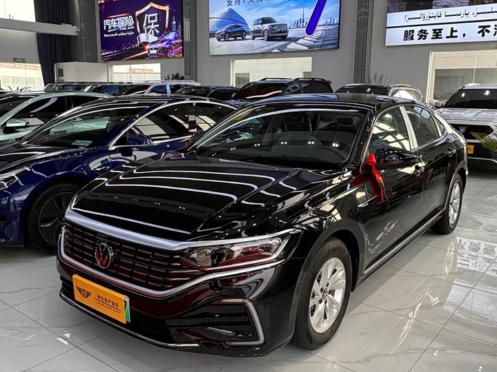 Volkswagen Passat Hybrid, 2025 — фото 3 из 9