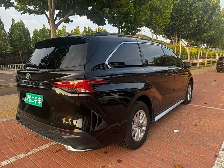 Toyota Granvia, 2024 — фото 6 из 9