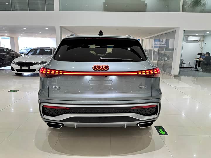 Audi Q5L, 2025 — фото 6 из 9