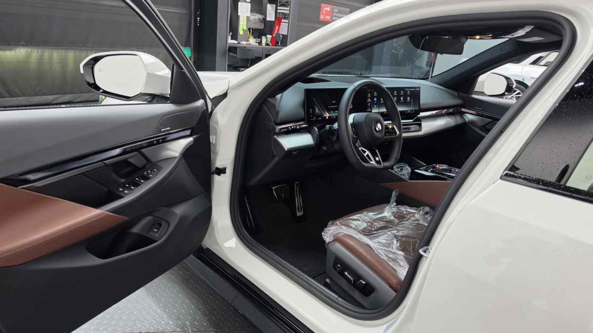 BMW 5 Series, 2025 — фото 9 из 12