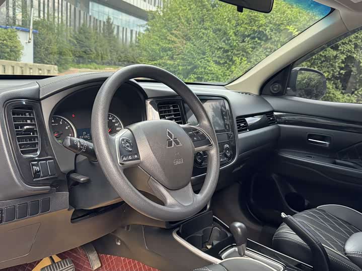 Mitsubishi Outlander, 2021 — фото 8 из 9