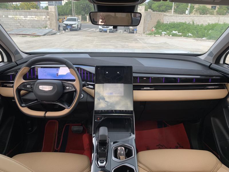 Geely Atlas L, 2023 — фото 8 из 12