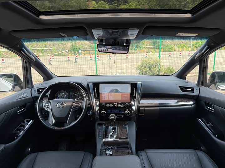 Toyota Alphard, 2022 — фото 6 из 9