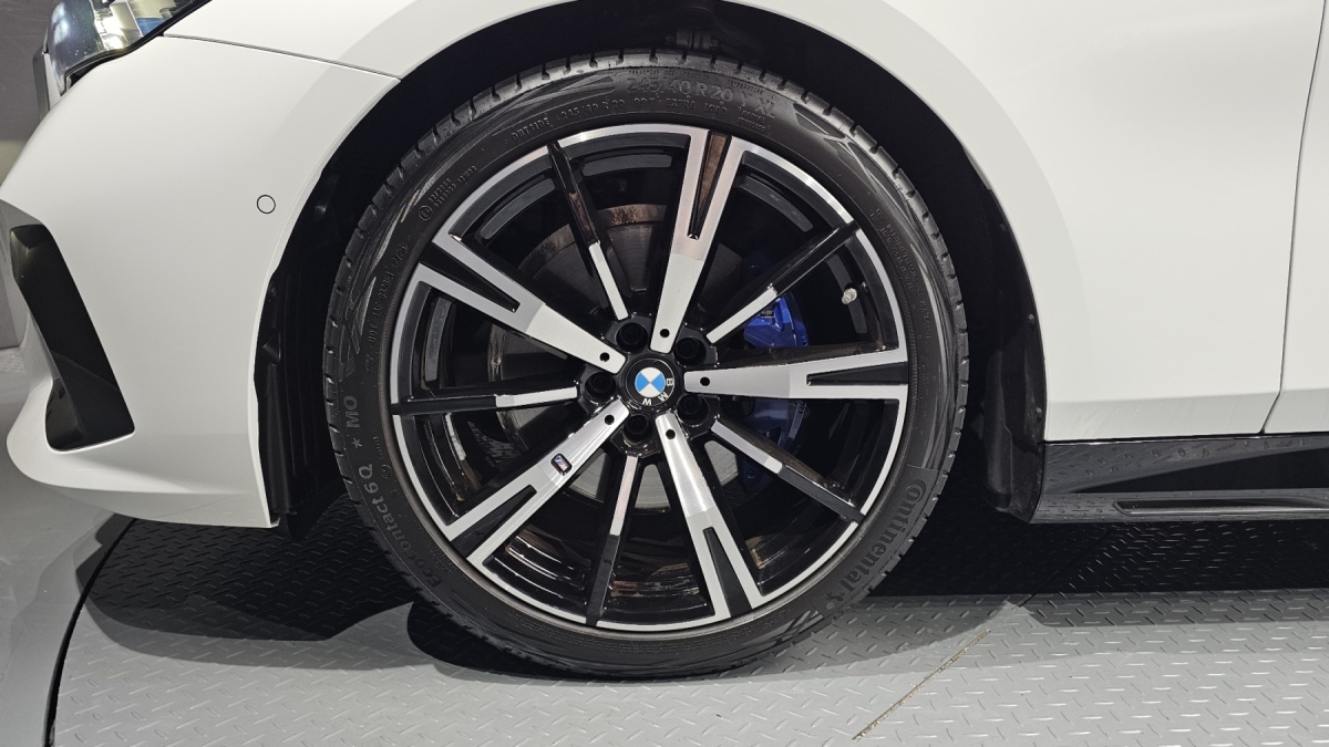 BMW 5 Series, 2025 — фото 5 из 12