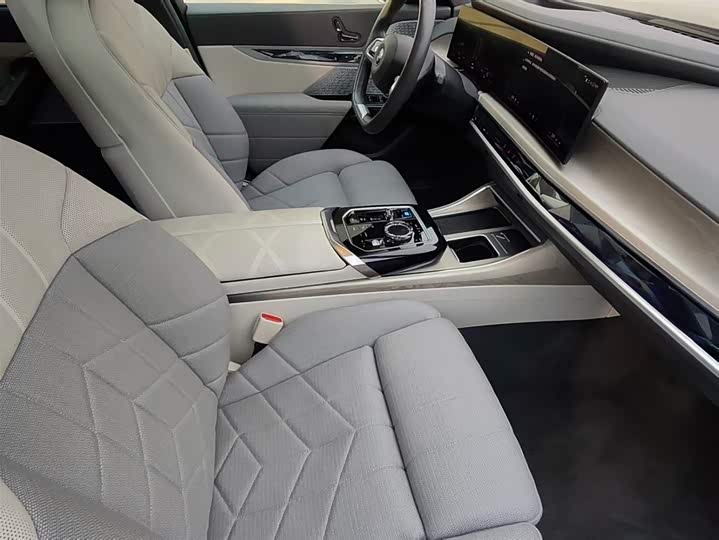 BMW i7, 2022 — фото 9 из 9