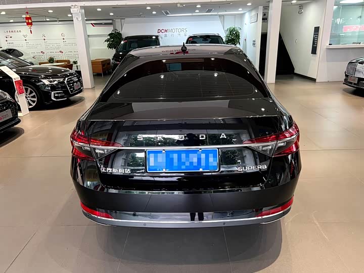 Skoda Superb, 2023 — фото 5 из 9