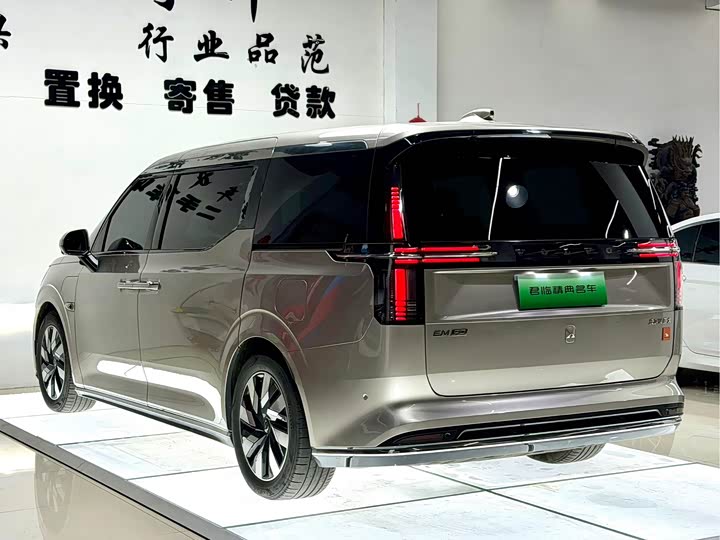 Volvo EM90, 2023 — фото 9 из 9