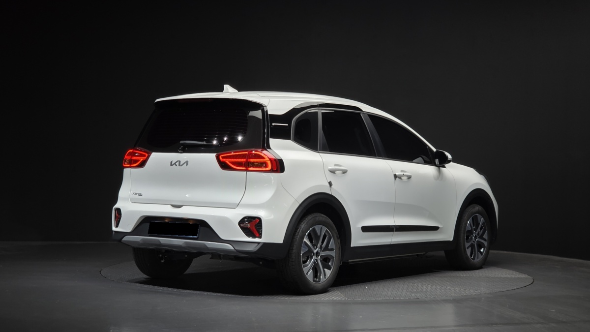 Kia Niro, 2023 — фото 2 из 12