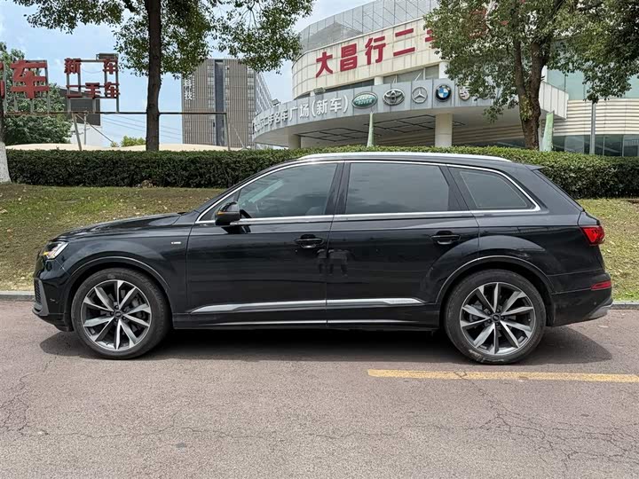 Audi Q7, 2023 — фото 3 из 9
