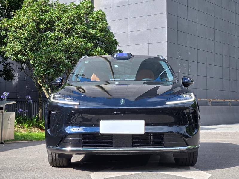 Shangjie (Huawei × SAIC) H5, 2025 — фото 2 из 12