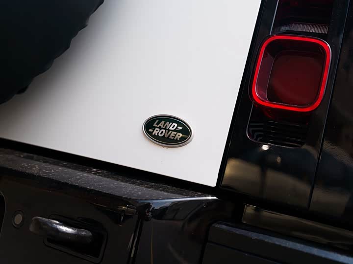 Land Rover Defender, 2023 — фото 7 из 9