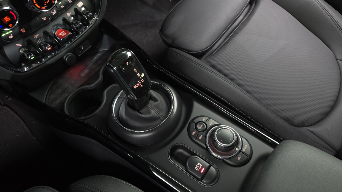 Mini Clubman, 2023 — фото 8 из 12