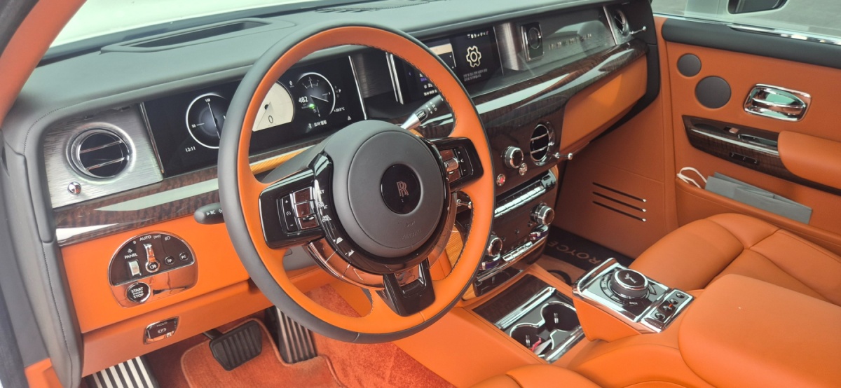 Rolls-Royce Phantom, 2025 — фото 10 из 12