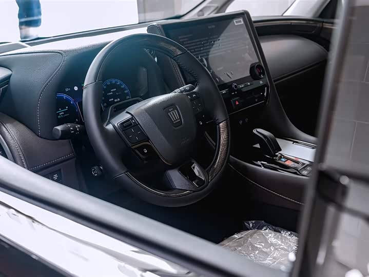 Toyota Vellfire, 2023 — фото 8 из 12