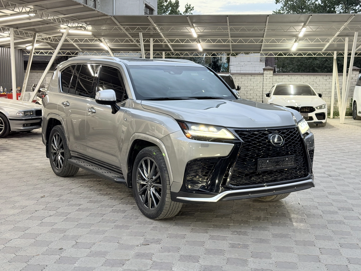 Lexus LX, 2022