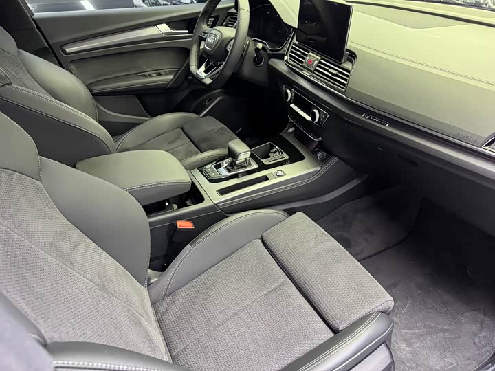 Audi Q5L Sportback, 2024 — фото 9 из 9