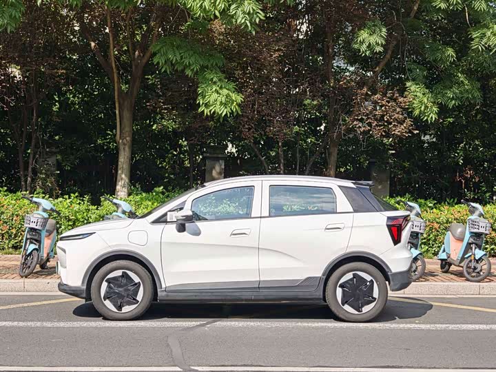 Geely Geometry E Firefly, 2024 — фото 4 из 9