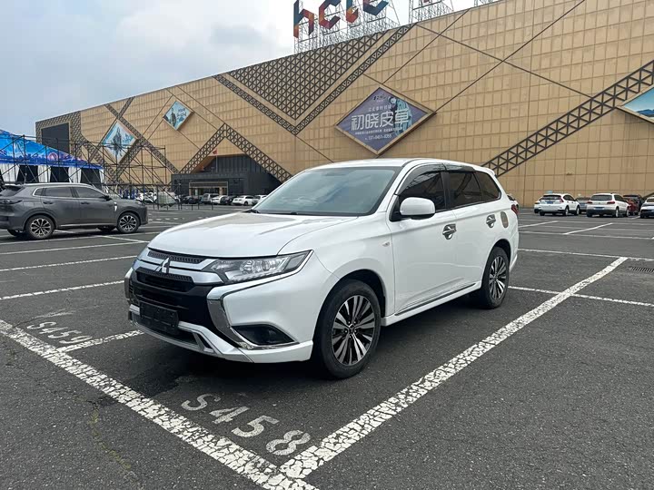 Mitsubishi Outlander, 2022 — купить в Казани под ключ