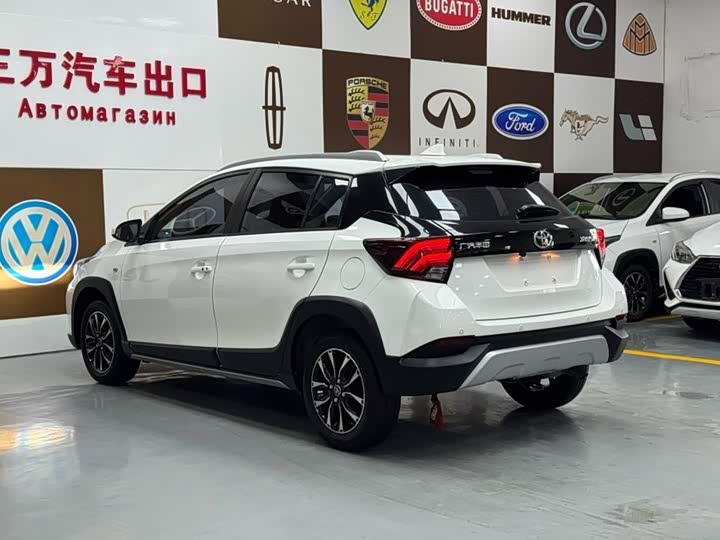 Toyota Yaris L Hatchback, 2021 — фото 4 из 9