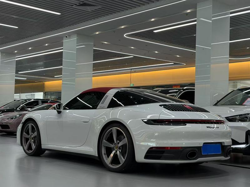 Porsche 911, 2021 — фото 4 из 10