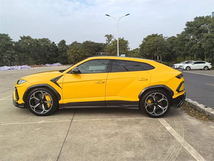 Lamborghini Urus, 2022 — фото 4 из 9