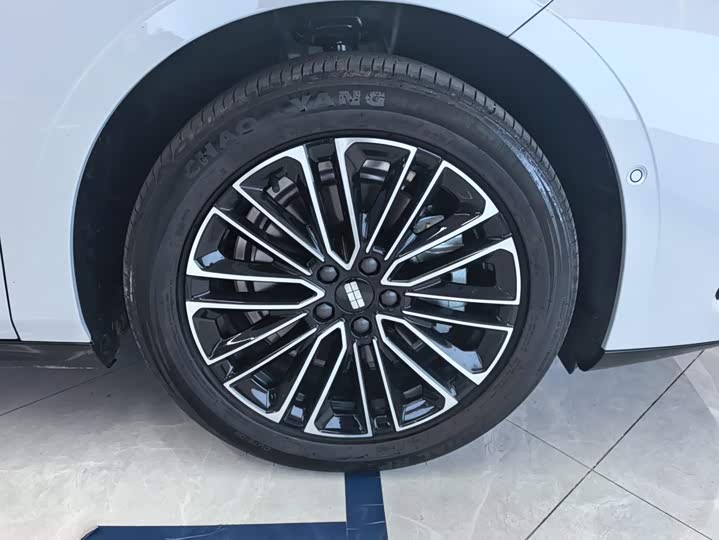 Geely Galaxy Starshine 8 EM-i, 2025 — фото 6 из 9