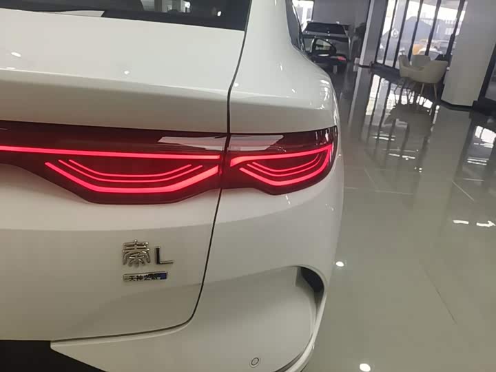 BYD Qin L, 2025 — фото 8 из 9