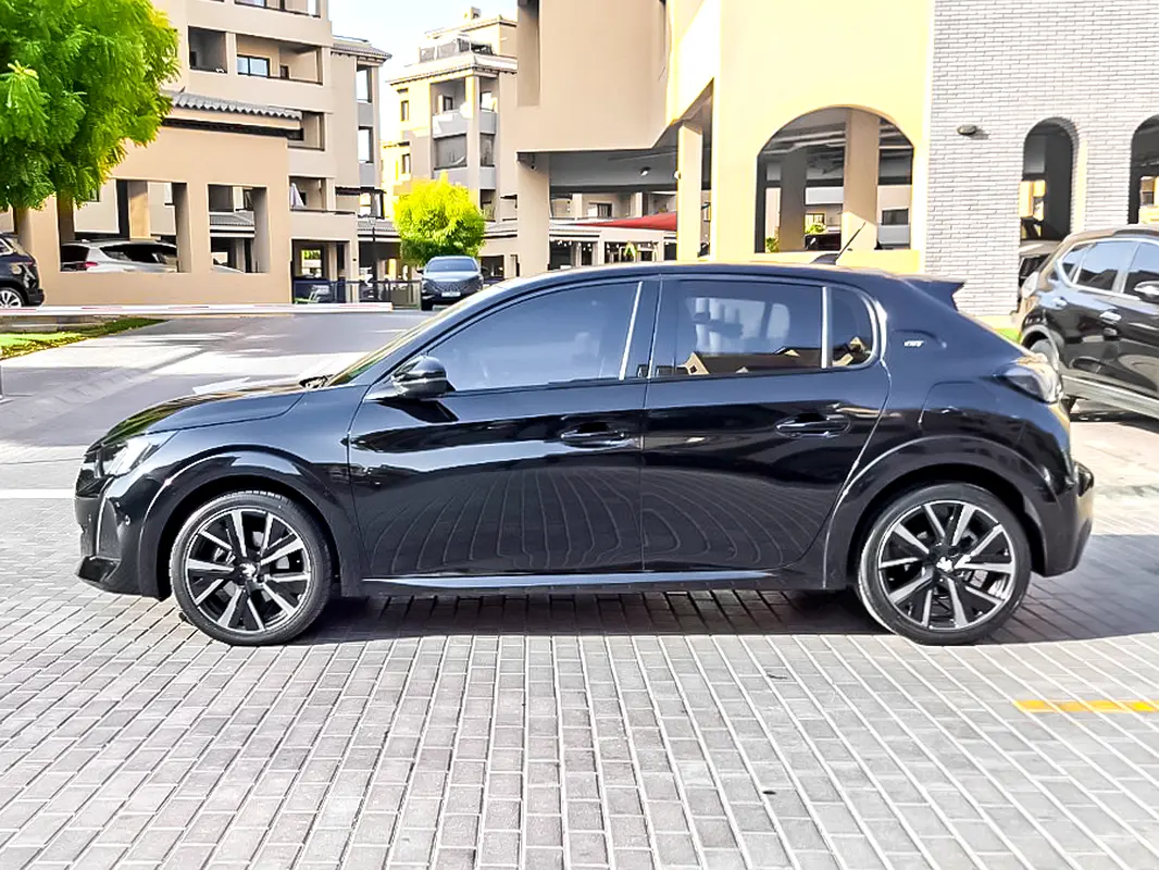 Peugeot 208, 2023 — фото 5 из 10