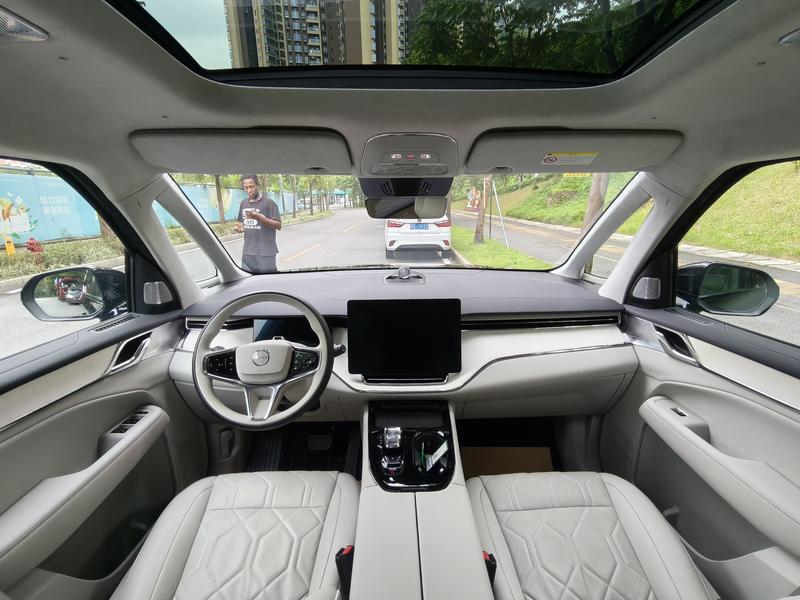 Volvo EM90, 2024 — фото 6 из 10