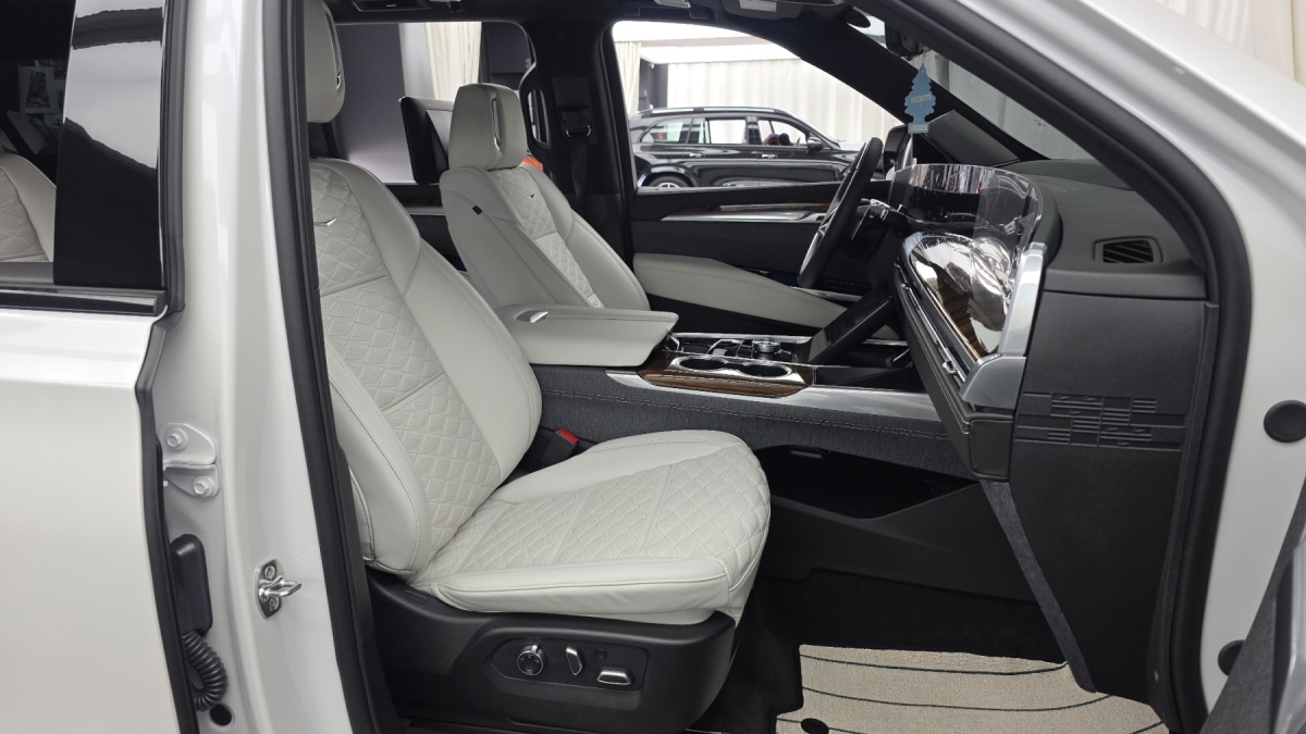 Cadillac Escalade, 2025 — фото 10 из 12