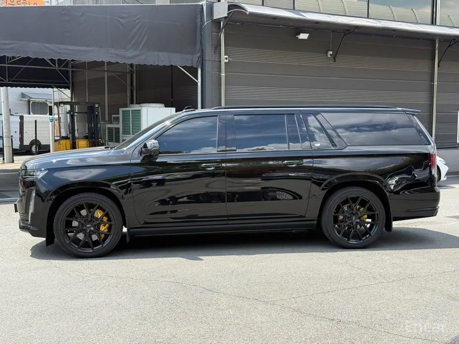 Cadillac Escalade, 2023 — фото 3 из 10