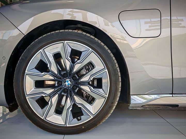 BMW i7, 2022 — фото 8 из 9