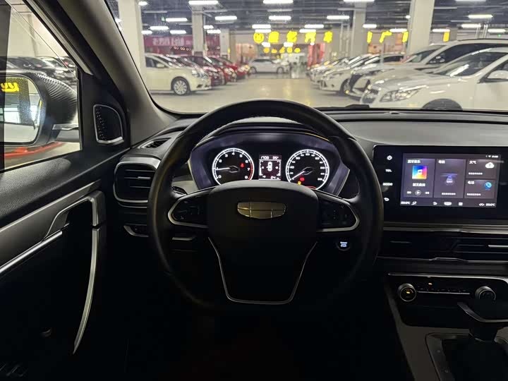 Geely Coolray, 2025 — фото 7 из 9