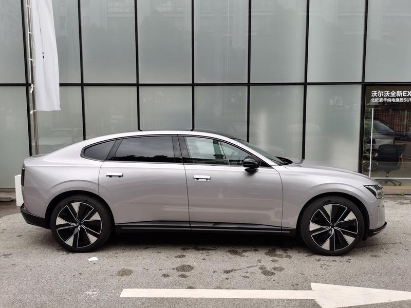 Volvo ES90, 2026 — фото 8 из 12