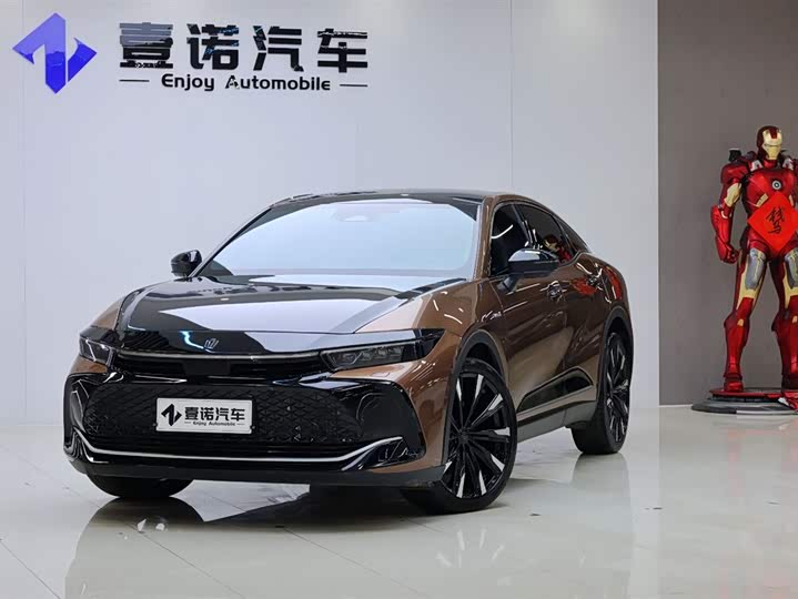 Toyota Crown SportCross, 2023 — фото 8 из 9