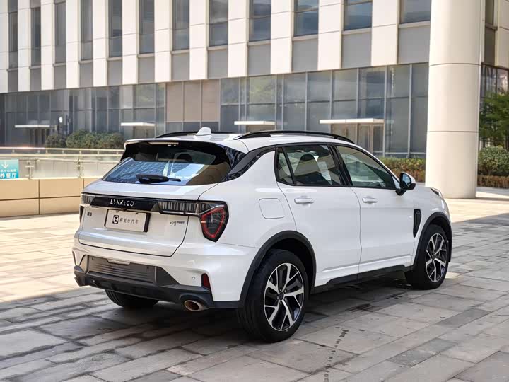 Lynk & Co 01 EM-P Hybrid, 2023 — фото 8 из 9