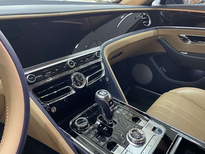Bentley Flying Spur, 2022 — фото 4 из 9