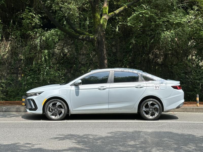Geely Emgrand L Hi·P Hybrid, 2022 — фото 4 из 12