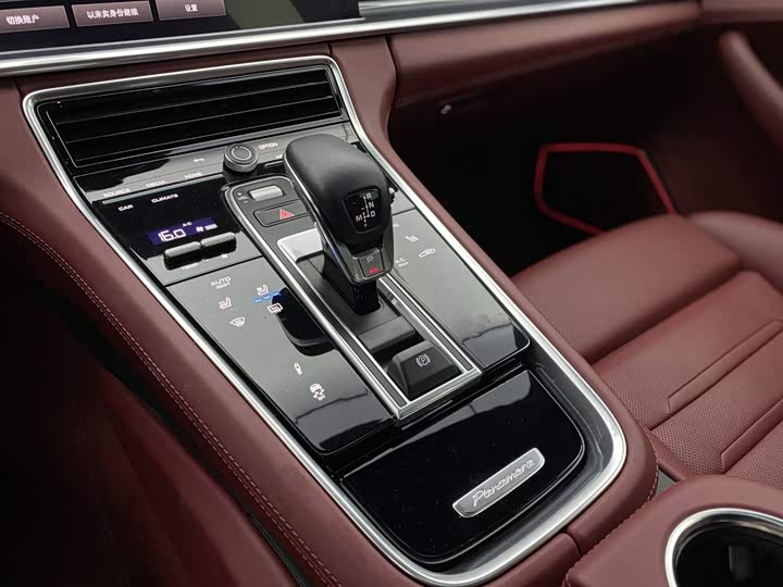 Porsche Panamera, 2023 — фото 8 из 9