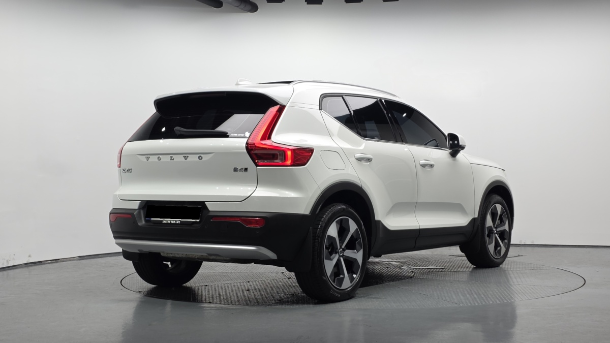 Volvo XC40, 2024 — фото 2 из 12